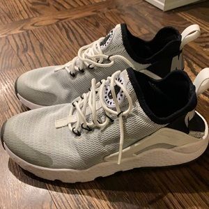 NIKE || air huarache